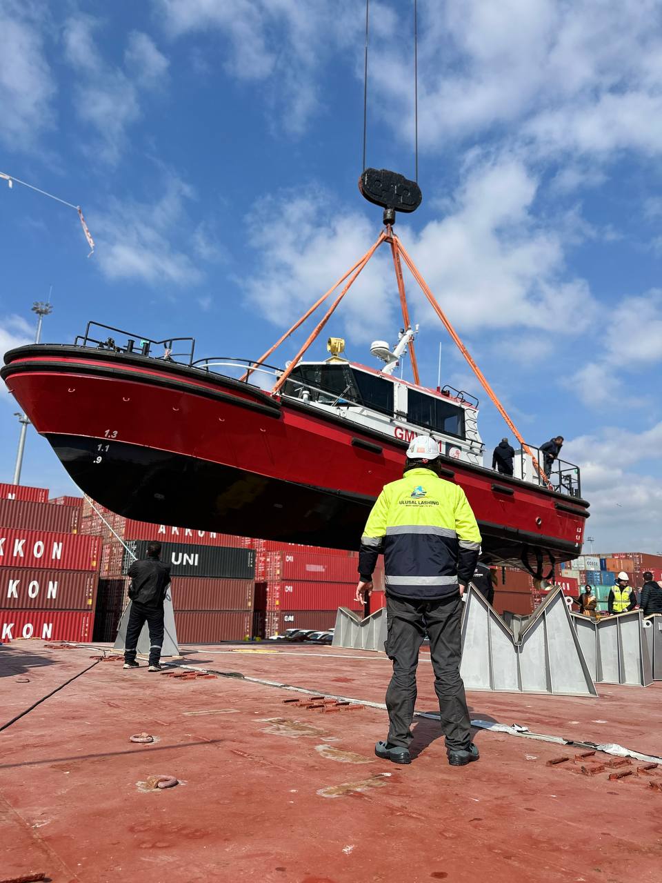 Safiport limanında tekne lashing uygulaması